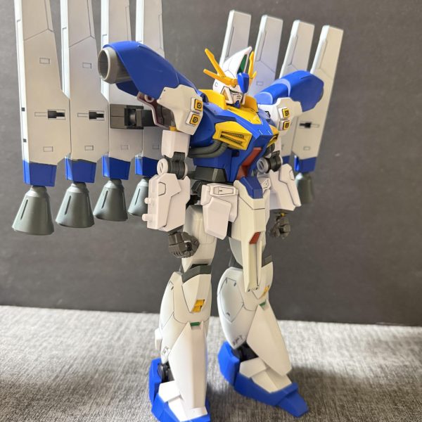 オデュッセウス級3号機ペルセウスガンダムになります！こちらはアルケイデスガンダムに比べてスムーズに開発出来ています！ペルセウスガンダムはブッホエアロダイナミクスとサナリィの共同制作という設定なのでf90やベルガギロス系に繋がるようなデザインを意識しました。また、荒々しく強さをイメージしたアルケイデス比べてペルセウスは優しく若い英雄をイメージしてデザイン（ミキシング、リペイント）しました！（2枚目）