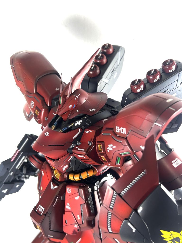 首元のパイプも鉄焼けイメージにしています。メインカラーの赤は4種類用意し、微妙に濃さを調整し塗装しました🟥