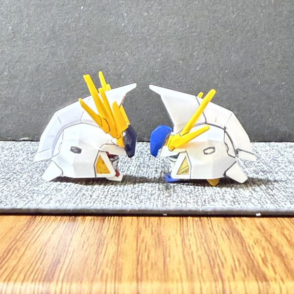 現在開発中のオデュッセウス級ガンダム2号機、3号機のテストヘッドが完成！！左が2号機アルケイデス右が3号機ペルセウスになります！2号機のアルケイデスはアナハイム製でフィックス・アルゴスユニット装備を前提の機体になります。3号機はサナリィ、ブッホエアロダイナミクスの2社によりオデュッセウスガンダムの予備機をベースに改修を受けた設定です。（3枚目）