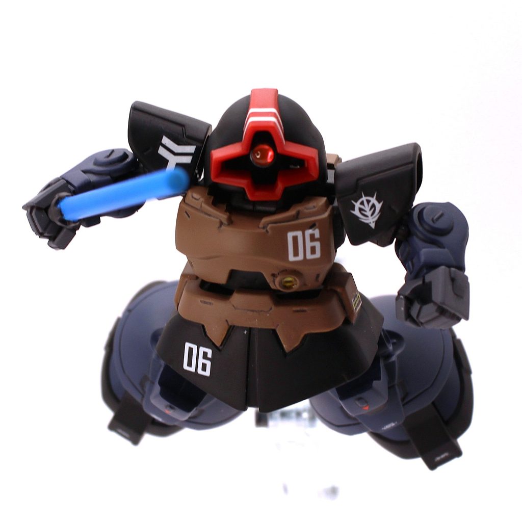 ヒートソードは白で塗った後クリアブルーを吹きました。グフはヒートサーベル、ドムはヒートソードorヒート剣で合ってますよね？いつもどっちがどっちか分からなくなります。