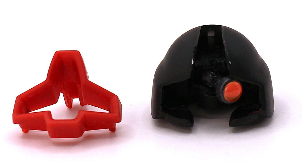 モノアイはボールジョイント軸の先端にバーニアパーツ+レンズパーツを貼り付けたものです。モノアイの大きさ、奥行きを好みになるよう調整すれば完成です。工作時間は15分程度で、材料は揃えるのに1000円程度掛かりますが、使うのは失敗含めて数個なので、余った分はHGUCやMG等のモノアイ工作に使えるので、実質数十円レベルの材料費です。