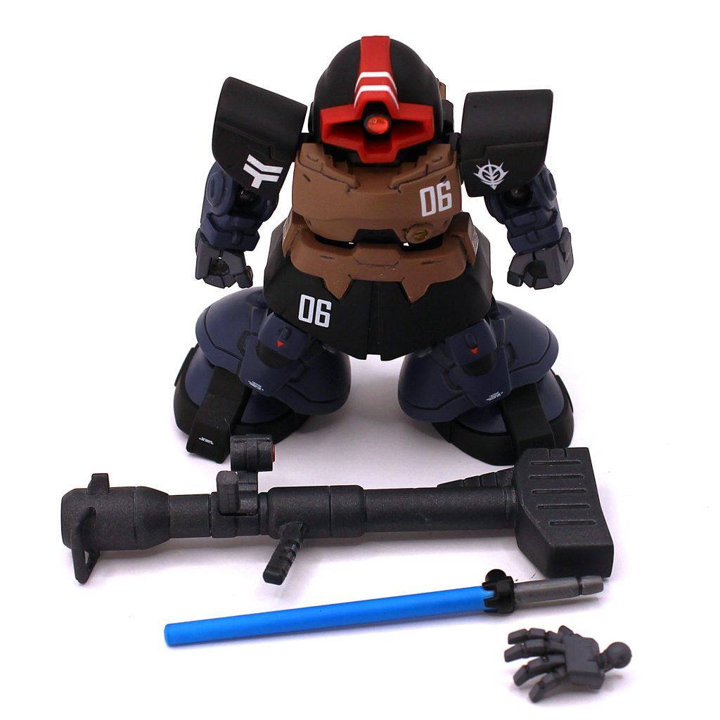 組んでみるとほんの少し出目金気味ですが、モノアイ作り直すのは面倒なのでこれでフィニッシュです。食玩だと侮るなかれ、良く出来ていると思います。わざわざネットフリマ等で定価以上で買うレベルの物ではないと思いますが、どこかのスーパー等で見かけたら是非手に取る価値はあると思います。最後までご覧いただきありがとうございました。