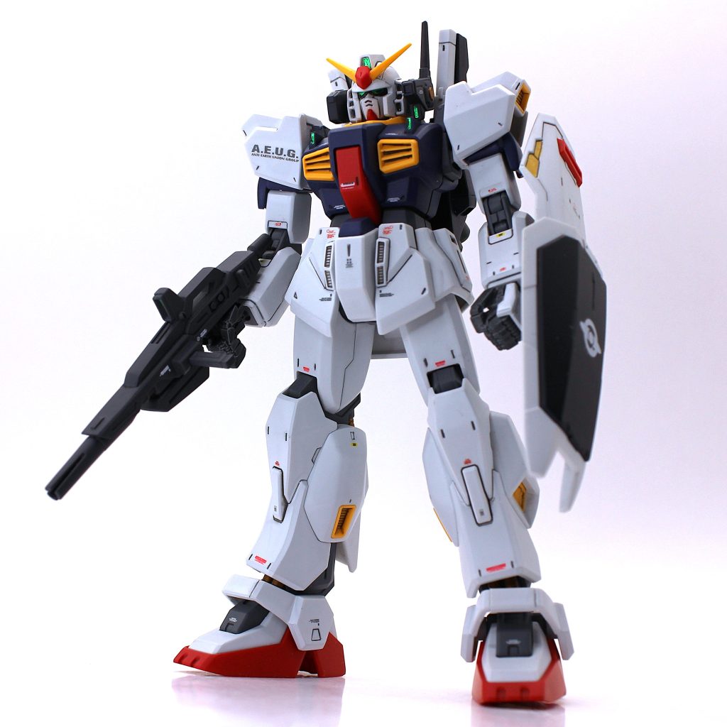 特にプロポーション改修等は行っていません。ゲート処理、合わせ目消し、可動部のクリアランス調整等、基本工作を施し、塗装、スミ入れ、デカール、トップコートと、これまた基本通りに仕上げました。