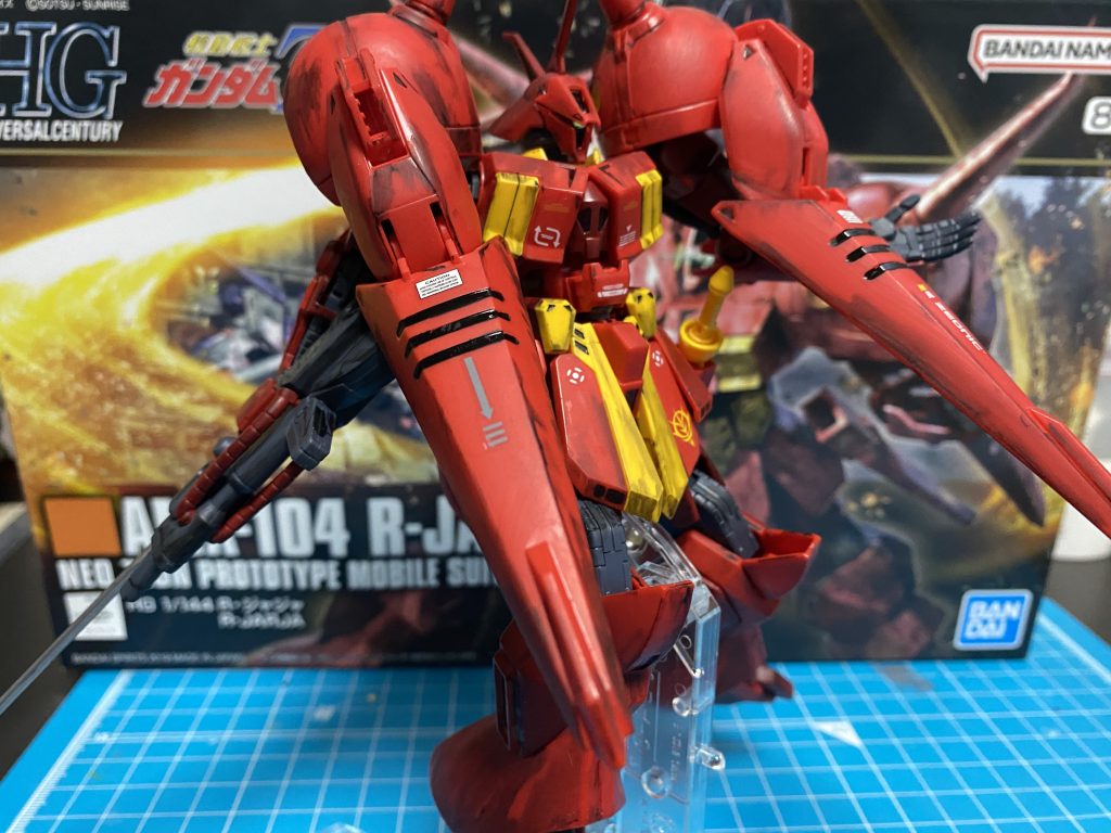 後ろの羽根を回転させてからの『バリアブルシールド』の構え(zaku-kao6)後ろも、ちゃんとウェザリング、デカール貼りをやったのをさりげなくアピール(zaku-kao2)www