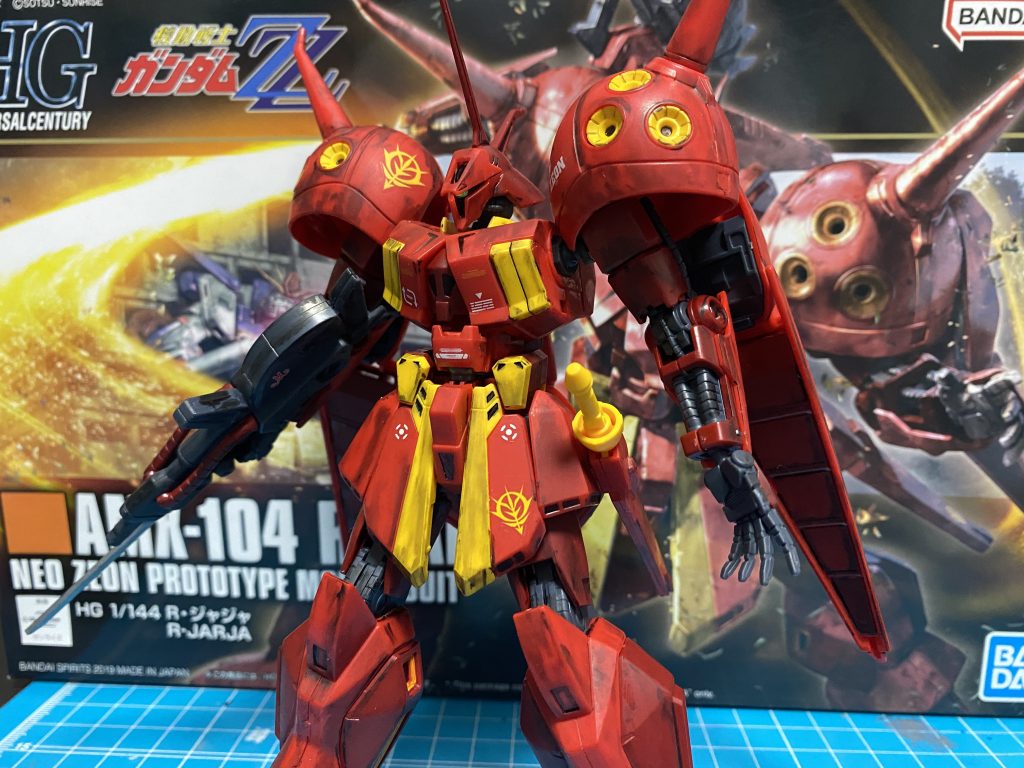 Rジャジャは2019年に新HGとして発売されたキット同じ赤でも、ダークレッドのランナーがあったりと色合いも素敵💓です。パーツも細かいのなくて作りやすかった。墨入れは、若干細かい作業になるところがあるので流し込みタイプとシャープのペンを使って墨入れしました。