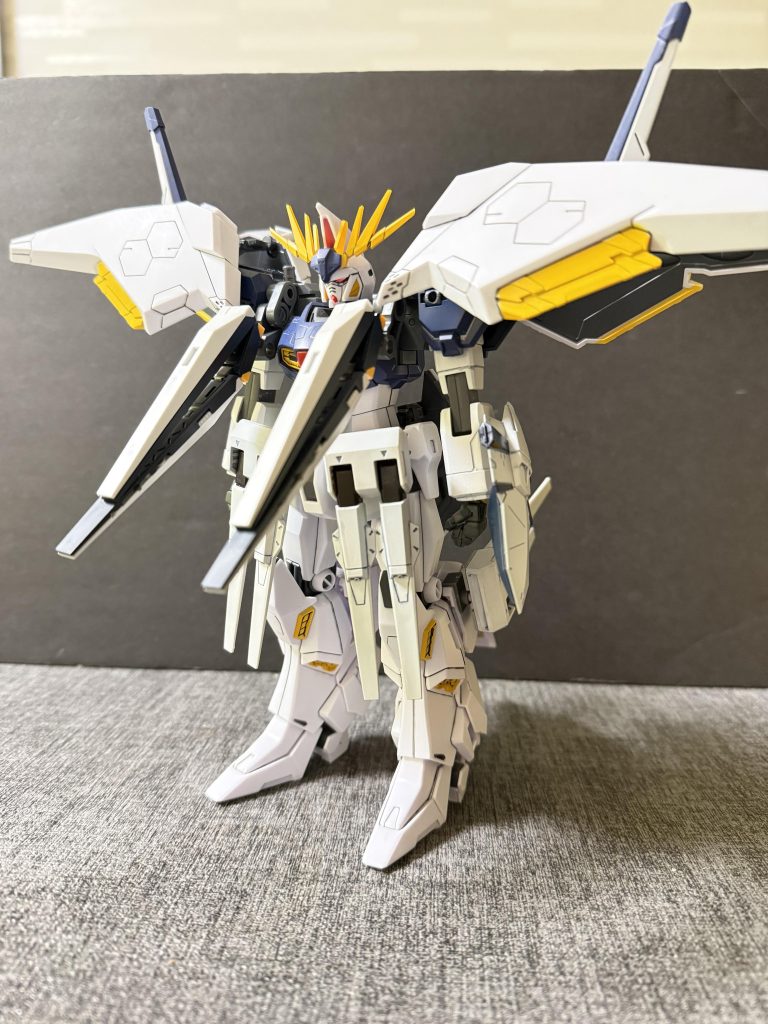 機体名:ヘラクレス（アルケイデスガンダム＋フィックスアルゴスユニット）型式番号：RX-104-02FA分類：第5世代試作拠点強襲モビルスーツ開発：アナハイム・エレクトロニクス所属：地球連邦軍（試作）機体スペック頭頂高 26m本体重量　59.2 t全備重量　89tジェネレーター出力　7,605 kW（ペーネロペーの約1.5倍）推力総計:277,680 kg推力重量比:3.12センサー有効半径29,800 mヒュドラ・システム・フェザーファンネル ×8・ロングレンジ・フィンファンネル×2・ファンネルミサイル×20・マイクロファンネル×32全周ビーム拡散幕展開機能&nbsp;&nbsp;