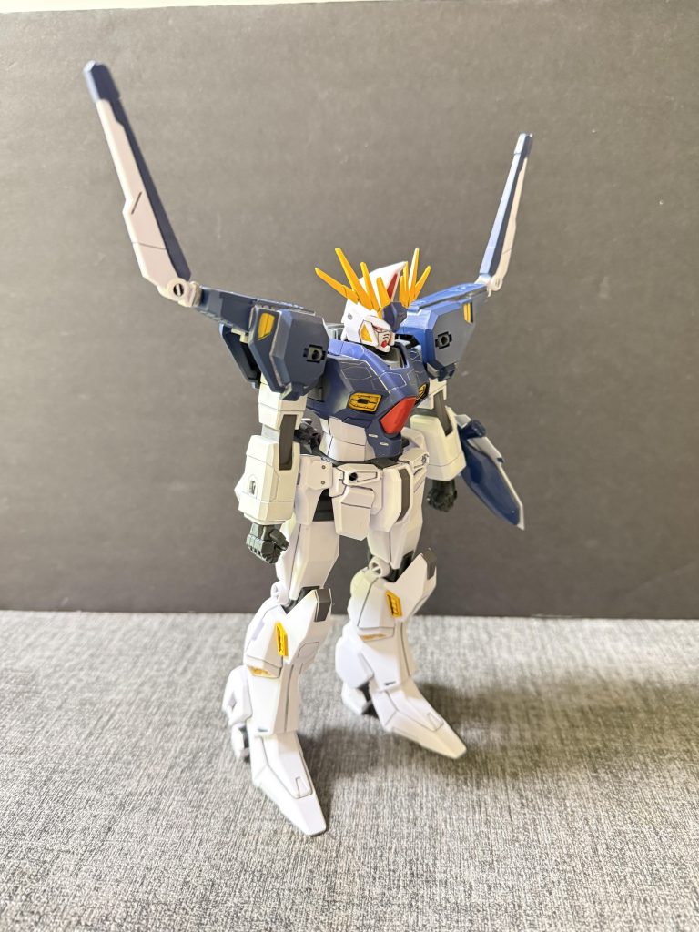 型式番号:RX-104-02機体名:アルケイデスガンダム　母体機：オデュッセウス級2号機アルケイデスガンダム分類：拠点制圧用試作重攻撃型MS開発母体：地球連邦軍次世代高機動機開発計画（第二次ガンダム開発計画）【基本スペック】頭頂高：26.0m本体重量：34.8t全備重量：67.9t装甲材質：ガンダリウム合金γ改＋高エネルギー伝導複合装甲動力：熱核融合炉【ジェネレーター出力】5,480kW推力重量比：約4.56【武装】高出力ビームライフル改 ×1大型ビームサーベル ×2ショルダービームキャノン×2シールド内蔵型ファンネルミサイル×10