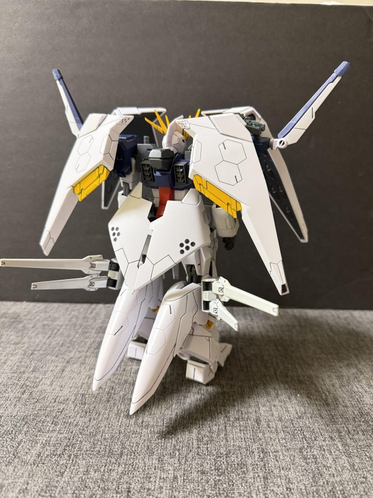 【木星帝国への影響①】アルケイデスガンダム、ヘラクレスガンダムの開発には、セカンドGP計画に参加していた多数の技術者や研究者が関わっていたが、その中には反地球連邦思想を持つ者や、後にマフティー の活動に共鳴する協力者も複数存在していたとされる。これらの人物は計画凍結後も機体の研究資料や技術データの一部にアクセスしており、アルケイデスガンダムやヘラクレスガンダムに搭載された先進兵装の情報が完全には連邦軍の管理下に置かれていなかった。&nbsp;