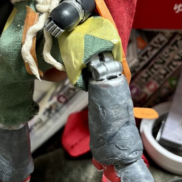 大まかな 形&nbsp;に &nbsp; &nbsp;して細部調整 の 段階まで持っていきます＾＾&nbsp;改修点サムエルぱんつランナーパテ　盛り付けヘルメット等＾＾（3枚目）