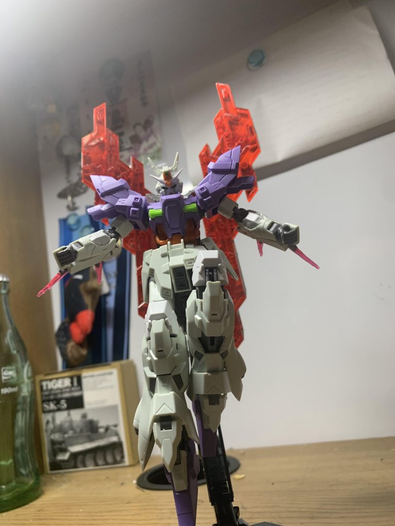 舞い降りるムーンガンダム