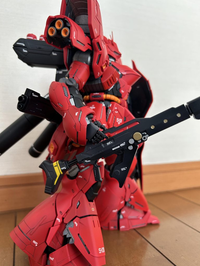 色は劇中アニメを意識したのですが、劇中出てこない、このライフル銃を持たせてやりたかったんです^_^