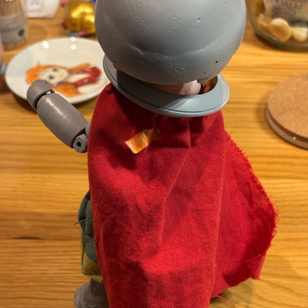 下地サフ要の胴体部　をボールジョイント3ヶ所で関節拡張しました。大まかな　形が整って　きたので細部調整解像度　を上げていきます😁&nbsp;（2枚目）