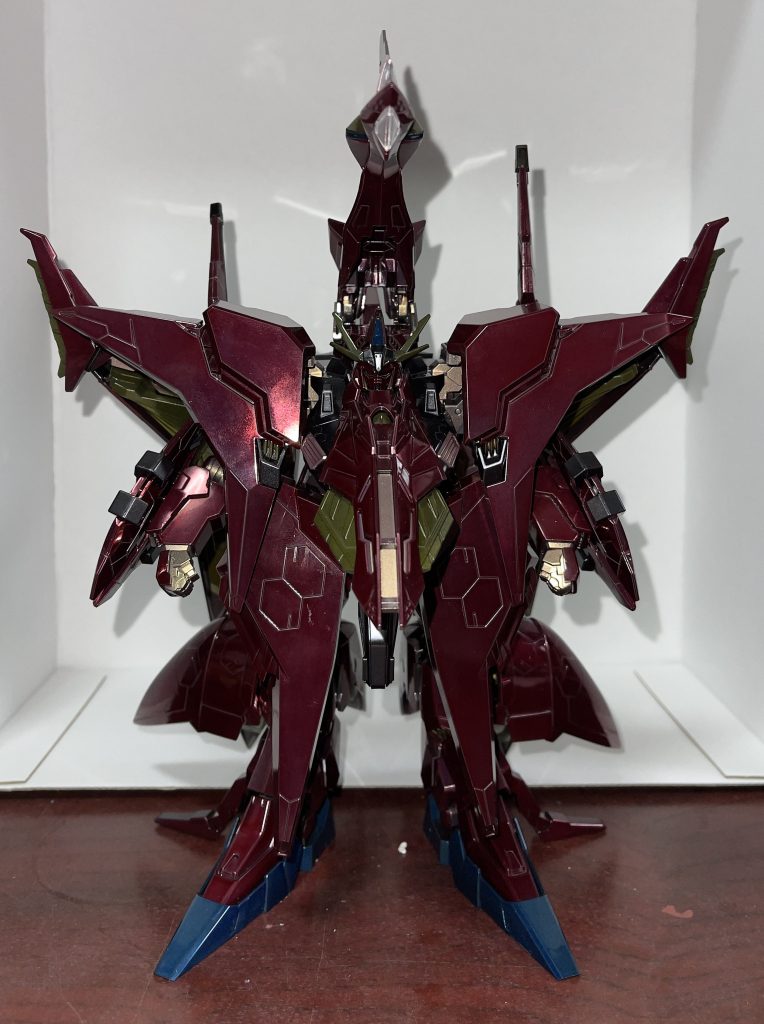 ペーネロペーです。オデュッセウスガンダムの顔が見えるようにFFユニットの頭を上げてます。