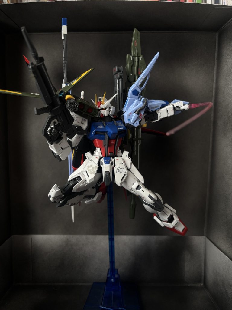 エールストライクのスラスターの内部フレームがめちゃめちゃかっこいい!全部盛りはやっぱり男心をくすぐるなにかがありますね(gundam-kao3)