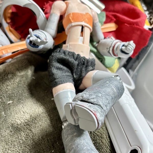 ガンプラに付いてくるゲート ランナー&nbsp;も&nbsp;お金払っている内の 物&nbsp;なので廃棄せずに有効活用推進します。ジオン兵（仮）のヘルメットにも使用しました。次はボディ大改修します（してます）😁（5枚目）