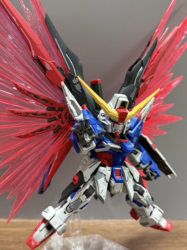 エフェクトパーツもド派手でいいですね〜飾るには普通のMGより高さいりますw