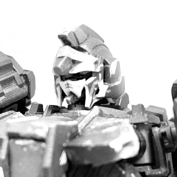 なかなか進めれないので一度サフって色揃えてモチベーション上げてみました顔のパーツはユニコーンだけを使って削って盛って貼り付けてしてほぼ整形です粗だらけですがカッコいい&nbsp;ベースはHGユニコーンパーツにRGマークIIスカートはHGハイニューガンダム（4枚目）