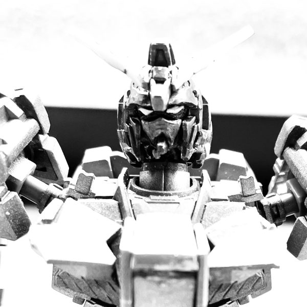 なかなか進めれないので一度サフって色揃えてモチベーション上げてみました顔のパーツはユニコーンだけを使って削って盛って貼り付けてしてほぼ整形です粗だらけですがカッコいい&nbsp;ベースはHGユニコーンパーツにRGマークIIスカートはHGハイニューガンダム（6枚目）