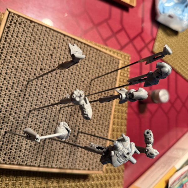 サーフェイサーを塗って傷を確認して、ヤスリで削りました✨2000番から8000番テカテカに✨その後超音波洗浄器で掃除！すっきりしました。（3枚目）