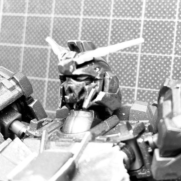 なかなか進めれないので一度サフって色揃えてモチベーション上げてみました顔のパーツはユニコーンだけを使って削って盛って貼り付けてしてほぼ整形です粗だらけですがカッコいい&nbsp;ベースはHGユニコーンパーツにRGマークIIスカートはHGハイニューガンダム（5枚目）