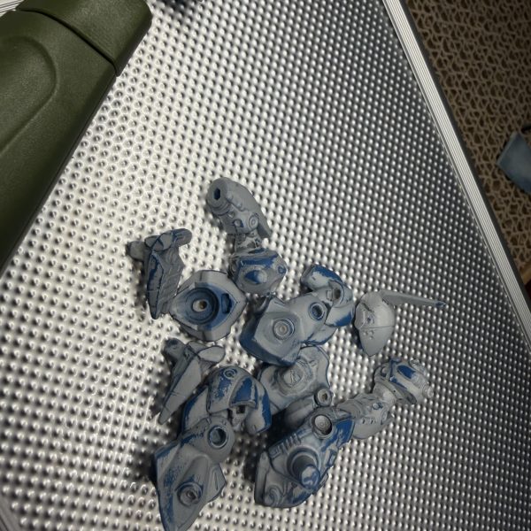 サーフェイサーを塗って傷を確認して、ヤスリで削りました✨2000番から8000番テカテカに✨その後超音波洗浄器で掃除！すっきりしました。（5枚目）