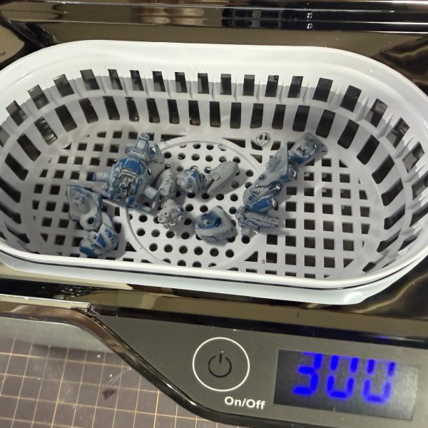 サーフェイサーを塗って傷を確認して、ヤスリで削りました✨2000番から8000番テカテカに✨その後超音波洗浄器で掃除！すっきりしました。（6枚目）