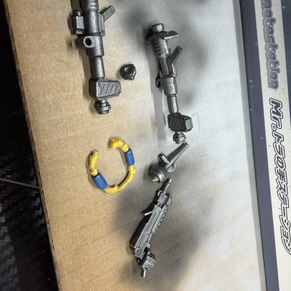 サーフェイサーEVOブラックを塗ります。1:1.5くらいで希釈して3回くらい塗りました！&nbsp;（6枚目）