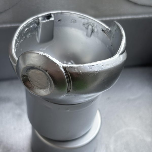 グレー サフ&nbsp;で下地調整そして機械化 の 各部を金属色（タミヤ シルバーリーフ 金属色）で塗装 しました。（5枚目）