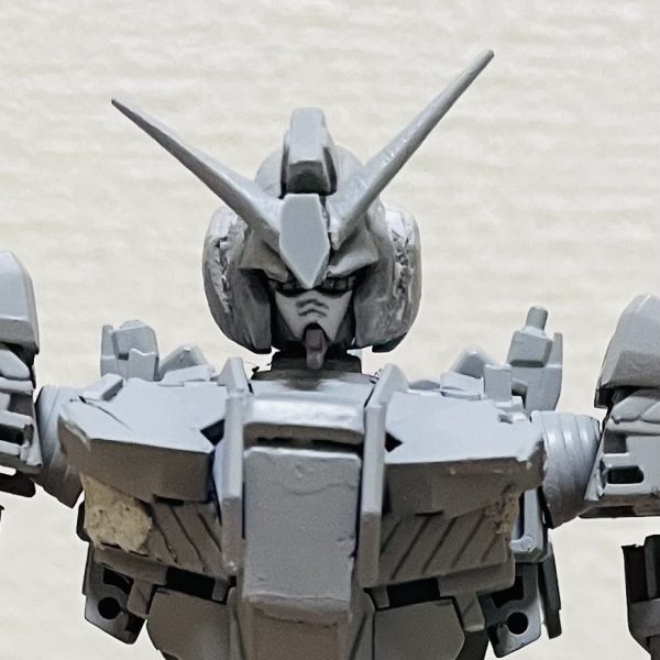 なかなか進めれないので一度サフって色揃えてモチベーション上げてみました顔のパーツはユニコーンだけを使って削って盛って貼り付けてしてほぼ整形です粗だらけですがカッコいい&nbsp;ベースはHGユニコーンパーツにRGマークIIスカートはHGハイニューガンダム（3枚目）