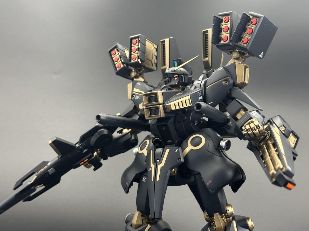 ビームカノン撃つのに両脇開けないといけないの、ちょっと不便そう…