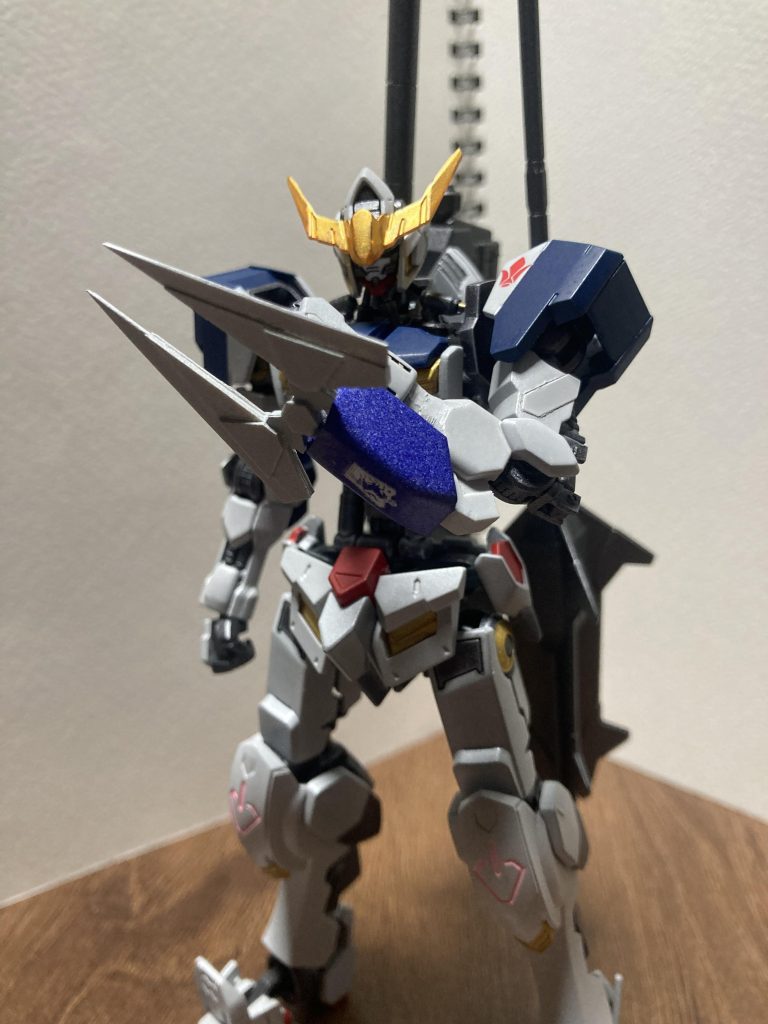 第3形態は、シュヴァルベグレイズを持ってないので、ワイヤークローとフライトユニットを自作しました。ワイヤークローにはボードウィン家の家紋のデカールを貼ってます。