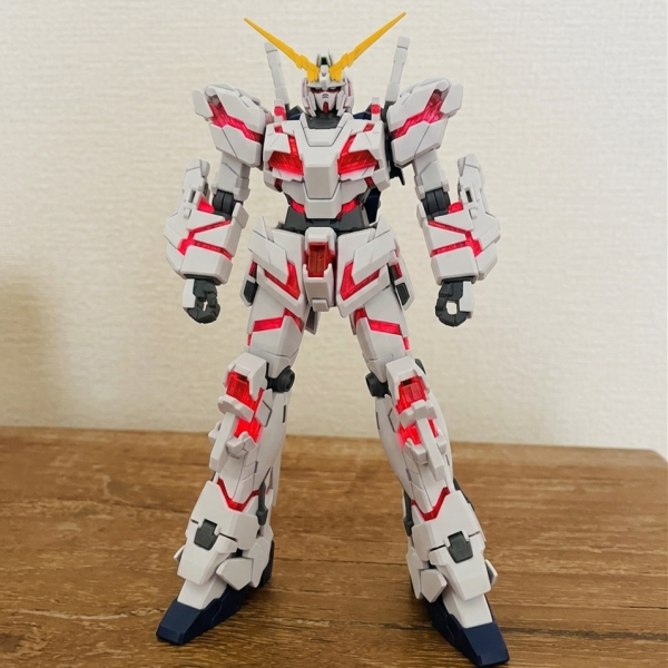 なかなか進めれないので一度サフって色揃えてモチベーション上げてみました顔のパーツはユニコーンだけを使って削って盛って貼り付けてしてほぼ整形です粗だらけですがカッコいい&nbsp;ベースはHGユニコーンパーツにRGマークIIスカートはHGハイニューガンダム（7枚目）