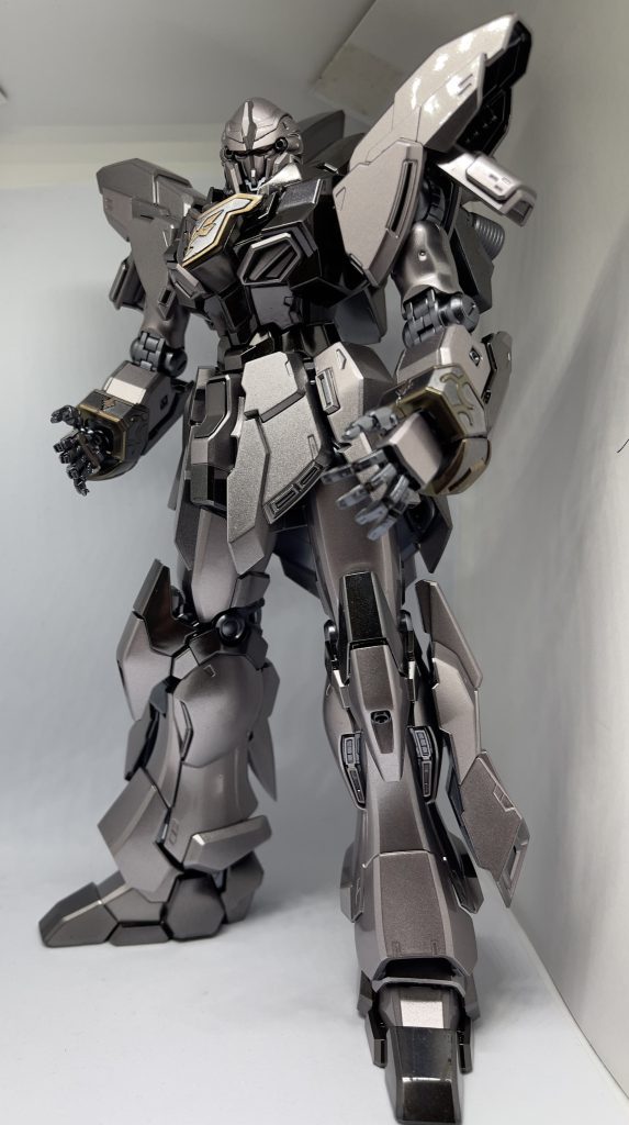 正面やや斜めからです。外装にF.S.S.カラーコレクション 04 ダルマス フレームメタリックを使用したのは設定色のライトグレーに近いからですが…ライトグレーよりもF.S.S.カラーコレクション 04 ダルマス フレームメタリックの方がシナンジュ・スタインに合ってるような気がしますw