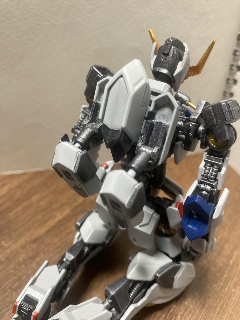 バックパックのアームも差し替えなしで展開可能にしました。