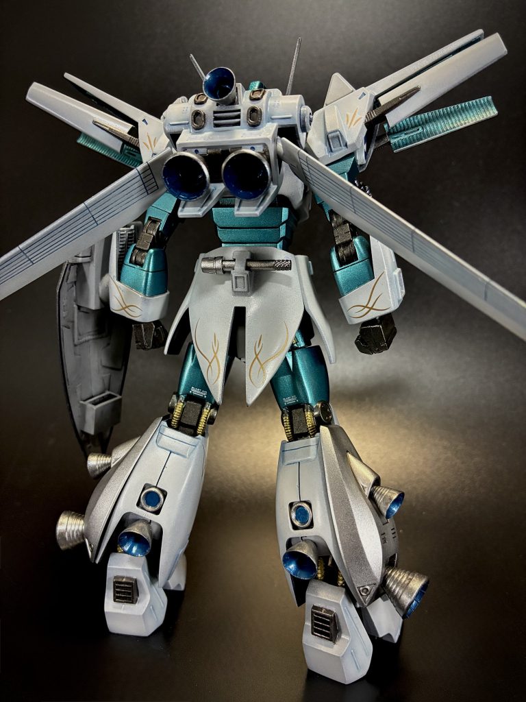 バーニアいっぱいなのが90年代大河原さんデザインって感じで好きなところです。白を基調にしようと決めましたが、白だけだと間延びしそう(純白をきれいに塗る自信もない)なので、差し色は青系にしました。バーニア内や各部センサー類も青で統一しています。