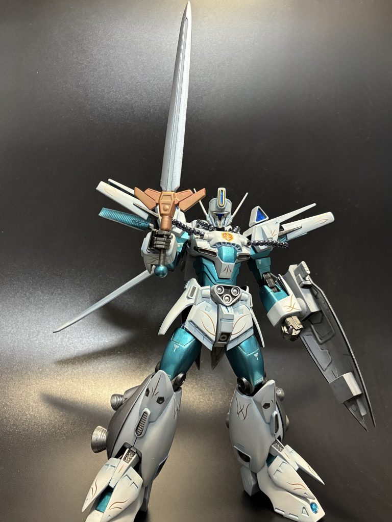 ソードは持ち手部分は他から持ってきたジャンクの組み合わせ。刀身はプラ板で自作です。