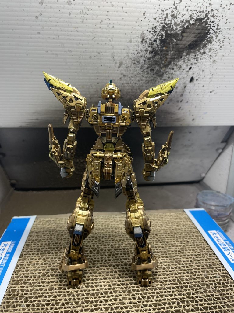 フレームのみ(後ろから)スラスターの色が若干暗めになってしまいました。黒立ち上げだったので少し調整難しいですね