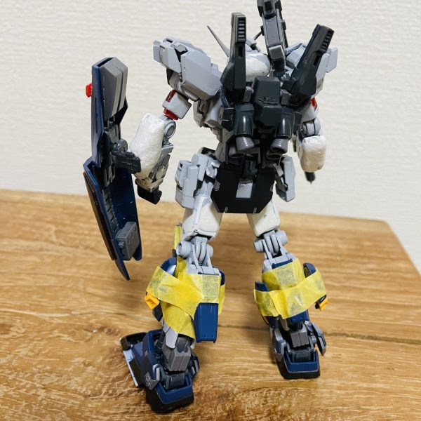 シールドなんとかつけれそうです足も大きくして一度大張ポーズで記念撮影してみました。&nbsp;ベースはHGユニコーンパーツにRGマークIIスカートはHGハイニューガンダム（5枚目）