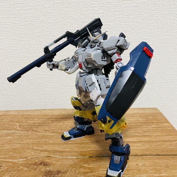 シールドなんとかつけれそうです足も大きくして一度大張ポーズで記念撮影してみました。&nbsp;ベースはHGユニコーンパーツにRGマークIIスカートはHGハイニューガンダム（2枚目）