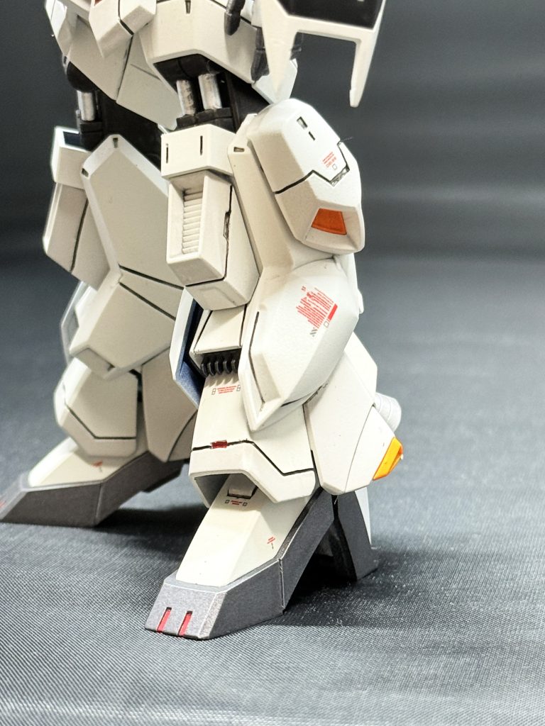 バーザム脚の放熱フィン（？）を、なんていうか分からない放熱板にしてみました。あと、ふくらはぎ横にMk-Ⅱのふくらはぎ横をつけて、Mk-Ⅱの意匠感を高めています。