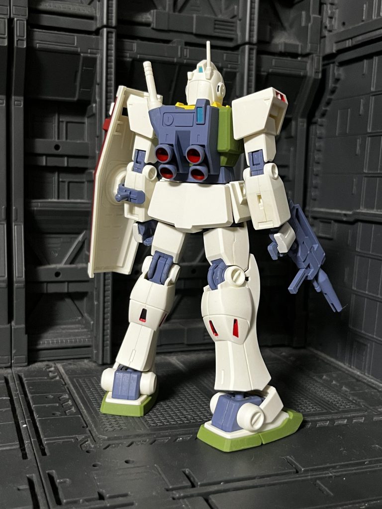 UC0087 &nbsp;ジオン残党狩りを目的とした地球連邦軍の特殊部隊ティターンズは残党ではとどまらず、コロニーに住むスペースノイドさえも弾圧した。これにより連邦軍内部からも反地球連邦運動が起こり、反地球連邦組織エゥーゴが結成された。この機体は連邦軍から接収されエゥーゴによって使用された機体で、元は連邦軍同様赤白だったが区別の為に緑に塗装されている