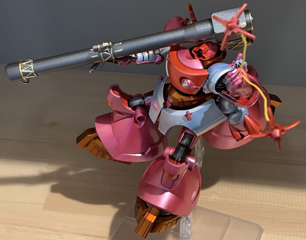 前回のザクと違い、メタリックで塗装し、前回のザクの反省点を活かし、ピンクの割合を増やしましたが正解でしたね。メタルピーチは初使用で色の感じが分からなかったのですが、もうちょっとピンクが欲しくてクリアピンクを吹きました。