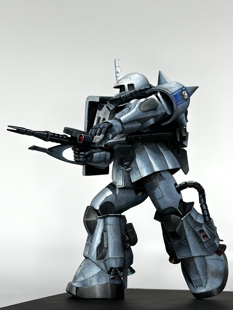 こちら側も塗ってます。肩のマーキングも手描きです。