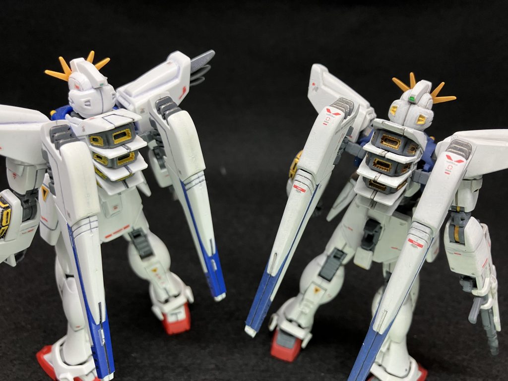 バックショット比較これは新作の方がカッコいい気がします。デカールの違いでしょうか、過去作は見えないところの手を抜いていたであろうコトが透けて見えます。合わせ目にスミ入っちゃってますね