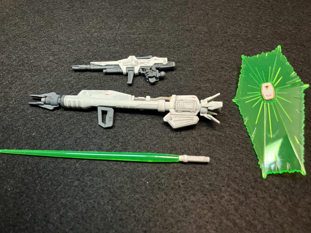 バズーカはアトハメ、ライフルはそのまま塗装で誤魔化してます。シールドのベース、三角の真ん中が凸になってるんですね、収納状態の方は凹…なんか設定ありましたっけ？教えて偉い人