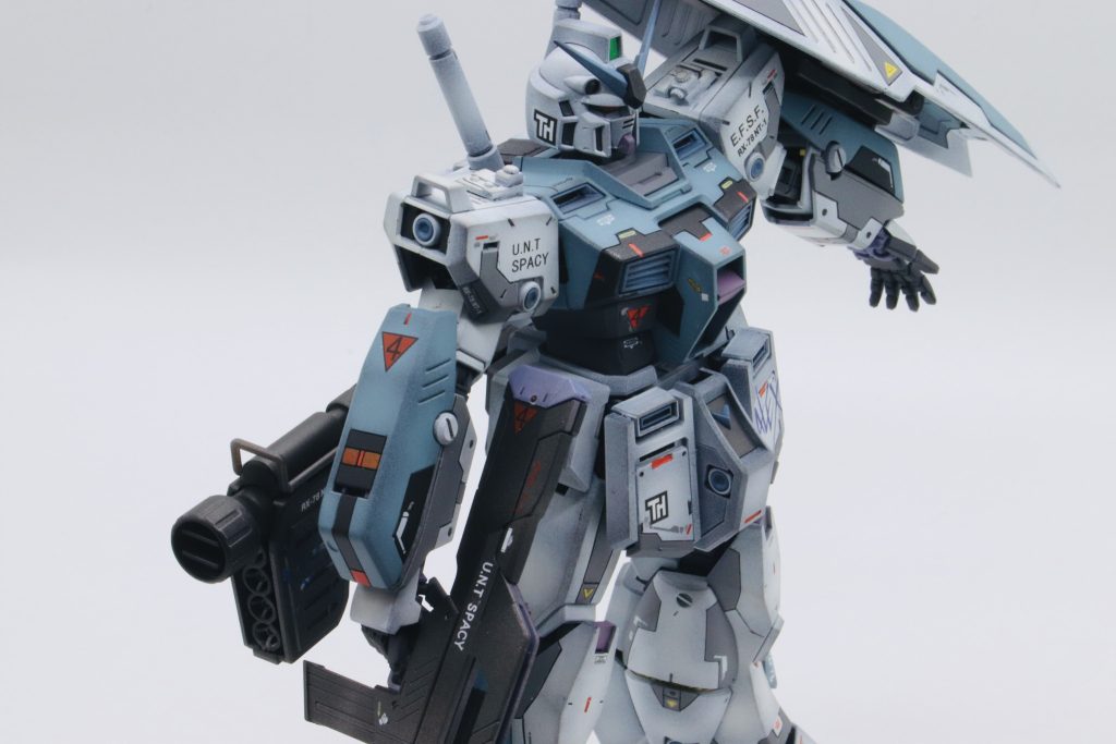 いつも落ち着いたカラーリングに塗装するのが好きですが、エッジにウェザリングを乗せたり、レッドポイント等で淡い色でも引き締まるようにしております。