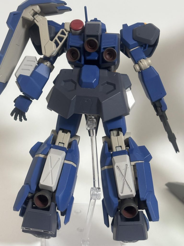 まさか短いアームが基部側だなんて長い側の抜きはプラ板で蓋をし関節部のカバーも追加してます