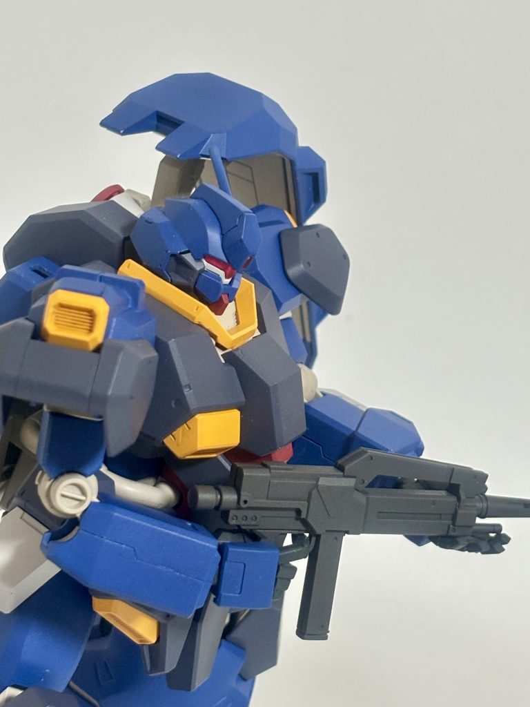 青:スージーブルー+マゼンタ+ニュートラルグレー黄:オレンジイエローの上にエヴァプロトイエロー(オレンジイエローの彩度がキツかった)赤:あずき色濃灰:エヴァダークグレーフレーム:亜麻色白:灰色9号ハンド:タイヤブラック 武器、ノズル:カーボングレー