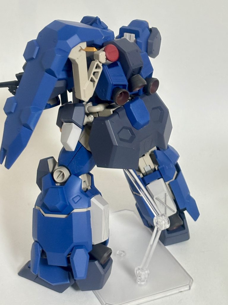 シールドのアーム部を抜いてトラス構造が見えるようにしたのですが