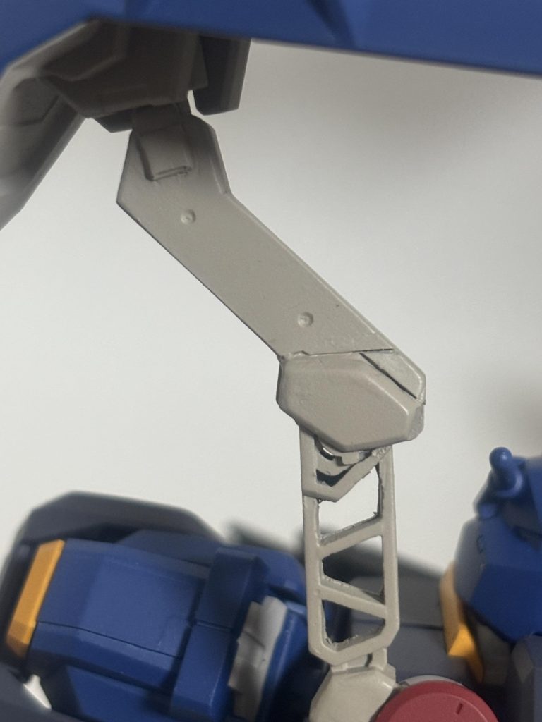 アームの蓋と関節カバーアップはキツイ